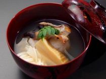 Toyonaka Sakurae_Owan A bowl of soup with a soothing flavor, which accentuates the dishes