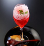 Toyonaka Sakurae_A spring-only flavor, "Champagne Jelly" with the scent of fresh strawberries and raspberries