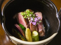 Ryoan Aritomi_"Tajima Beef and Seasonal Sesame Vinegar Dressing" enhances the flavor of vegetables with the delicious flavor of Japanese beef