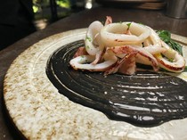 Charcoal grilled steak and wine obiobi_Swordtip squid with squid ink sauce