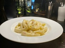 Charcoal grilled steak and wine obiobi_Rigatoni (with gorgonzola sauce)