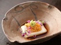 Kaiseki Kappo Nagasaka_The refreshing aroma of sesame and shiso will tempt you with the "Sesame Tofu" appetizer.