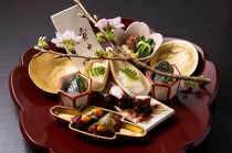 Oryori Kifune_"MoriKomi" is a beautifully presented dish of seasonal ingredients.