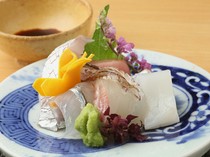 Fujiwara_"Assorted platter" where you can enjoy fresh seasonal fish such as early season, peak season, and late season.