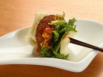  一口大小深受女性好評！九州豬的火腿炸豬排三明治 