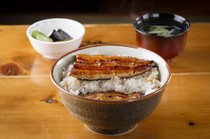 川榮_吃了一半之後就會發現還有一片烤鰻魚的「忍蓋飯（特製）」