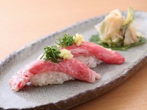 Shabu-Shabu Kou Higashimachi main branch_Okinawa Wagyu beef nigiri sushi (2 pieces)