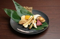 Teppan Dining SEEKS_Grilled Vegetables - They are grilled slowly and carefully on the teppan plate to bring out the sweetness.