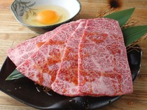 Kobe Aburi Bokujo Umeda Main Branch_Large grilled dish of marbled Japanese black beef loin