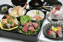  "Seven Herb Dim Sum" available only at lunchtime. 