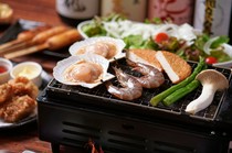  連開胃小菜都略顯奢華。在桌上爐灶上享用的『爐端燒』 