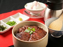  尽享飞驒古川产飞驒牛的甘甜、鲜美与柔软口感。可按喜好品尝不同部位的“飞驒牛三吃” 