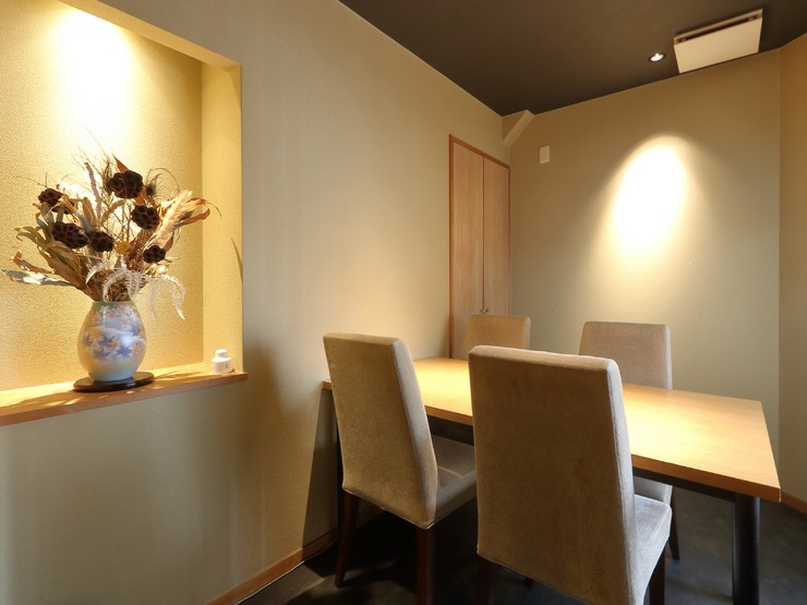 SUSHI-FUMI floor