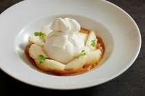  涩谷马苏里拉奶酪、布拉塔奶酪、时令水果 