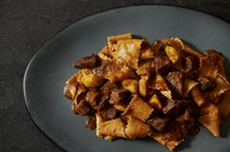  宽面配野猪肉酱、栗子和日本胡椒 