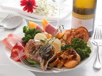 Trattoria & Pizzeria BEATO_[BEATO's Assorted Appetizer platter] for 2 people. This platter will gorgeously decorate your meal as a starter with various seasonal tastes.