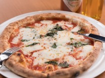 Pizzeria Bar ARICCIA_[Margherita] baked in a authentic oven