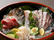 Kaisendokoro Sushi KAITO Mojiko Main Branch_"Today's Sashimi Platter" allows you to fully enjoy the freshness of a wide variety of fish