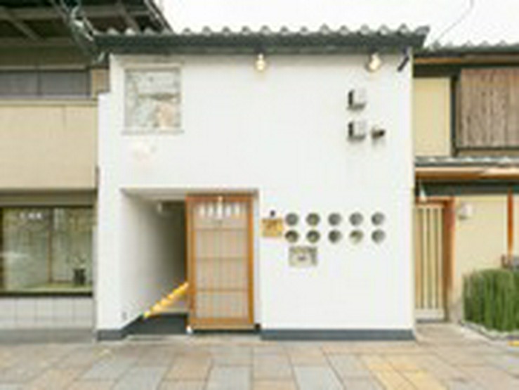  Outside view 