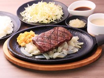 牛排 光_使用油花豐富的肋脊牛肉。可品味到頂級風味的『特上A』