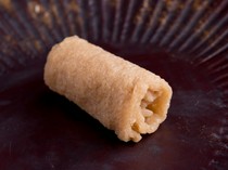 Jukusei-zushi Koshiro_The more you chew, the more the broth soaks into the "Dashi-inari" overflows.