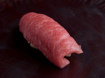 Jukusei-zushi Koshiro_We carefully select only wild domestic tuna from Oma and Iki. Our aged "otoro" is the best you can enjoy.