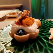 Jukusei-zushi Koshiro_Sushi made with seasonal fruits and sea urchin, Mitsushiro's specialty "Monaka"