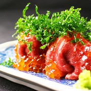  오오바와 쏟아지는 얼룩의 수영 스시 