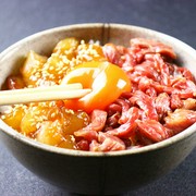 타무라 쇠고기와 새우의 사오싱 술에 절인 계란 밥 