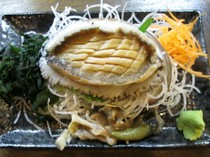 Hakodate Kaisen Izakaya Yan-shugyoba Nidaime Shoueimaru_Live abalone sashimi