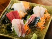 Hakodate Kaisen Izakaya Yan-shugyoba Nidaime Shoueimaru_Shunsen Sashimi Assortment (1 serving, 5 pieces)