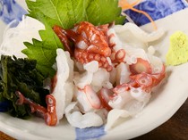 Hakodate Kaisen Izakaya Yan-shugyoba Nidaime Shoueimaru_Live Octopus Sashimi