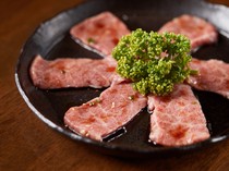 Ishigaki Beef Charcoal-Grilled Yakiniku - Yamamoto_[High-Grade Kalbi] & [High-Grade Ribeye] Enjoy the sophisticated sweet fat unique to Ishigaki Beef.