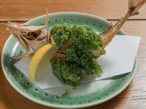 居酒屋 Marusa本店_「Gurukun Asa裹炸」是用生海藻裹著脆皮炸的日本鲉魚。