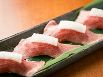  Seared Kobe Beef Nigiri - Rice and salt are also carefully selected. 