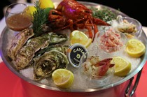 restaurant Artisan_Fluidmer: A luxurious seafood platter