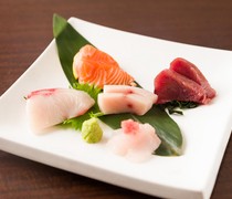  Enjoy seasonal fresh fish! 'Assorted Sashimi (5 kinds)' 