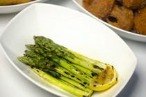  Grilled Asparagus with Burnt Lemon 