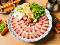 Niku to Sakana no Kyomachi Koshitsu Konjakumonogatari Sakae Branch_Yellowtail Shabu-shabu with golden broth - It's an ideal dish for a cold winter meal with friends or a special occasion.