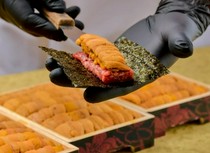  Wagyu Sea Urchin Yukhoe Dog - Prepared right before your eyes - 
