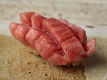 Sushi Fukuzuka_[Domestic Tuna Harakami Ichiban ] the fattest tuna procured from [Yamayuki], The most renowned wholesaler in Tsukiji and Toyosu.