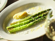 ROSEMARY'S TOKYO_Grilled asparagus with homemade mayonnaise