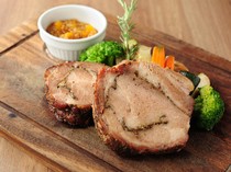 ROSEMARY'S TOKYO_[Porchetta] Pork dish with the good aroma of herbs that will stimulate your appetite. Goes well with wine. 