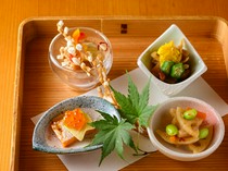 Sushi Takaya_The most popular is the "Omakase Course" with the finest nigiri sushi and side dishes.