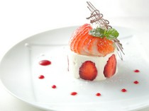 Tominokoji Shin_Seasonal Shortcake - Celebrate special moments with the specialty dessert.	