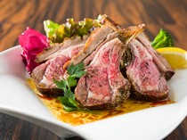 Ajikobo Iwasa_[Roast Lamb (Served with Thyme-Flavored Garlic)] Lamb with a rich savory taste is perfectly roasted to be juicy. 