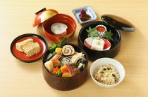 Tagoto Main Branch_Koetsu Mizusashi Bento (Boxed Meal) - A visually stunning bento box that captures the essence of the season's bounties luxuriously. 