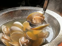 Agu-buta-shabu Izakaya Hakuryu Nishiki_"Clams" - A gentle, flavorful taste that fills your mouth