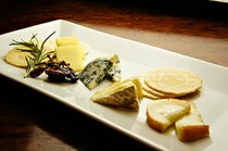 LOW-NON-BAR_Cheese platter