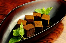 LOW-NON-BAR_"Homemade Raw Chocolate" that will make you feel blissful with every bite